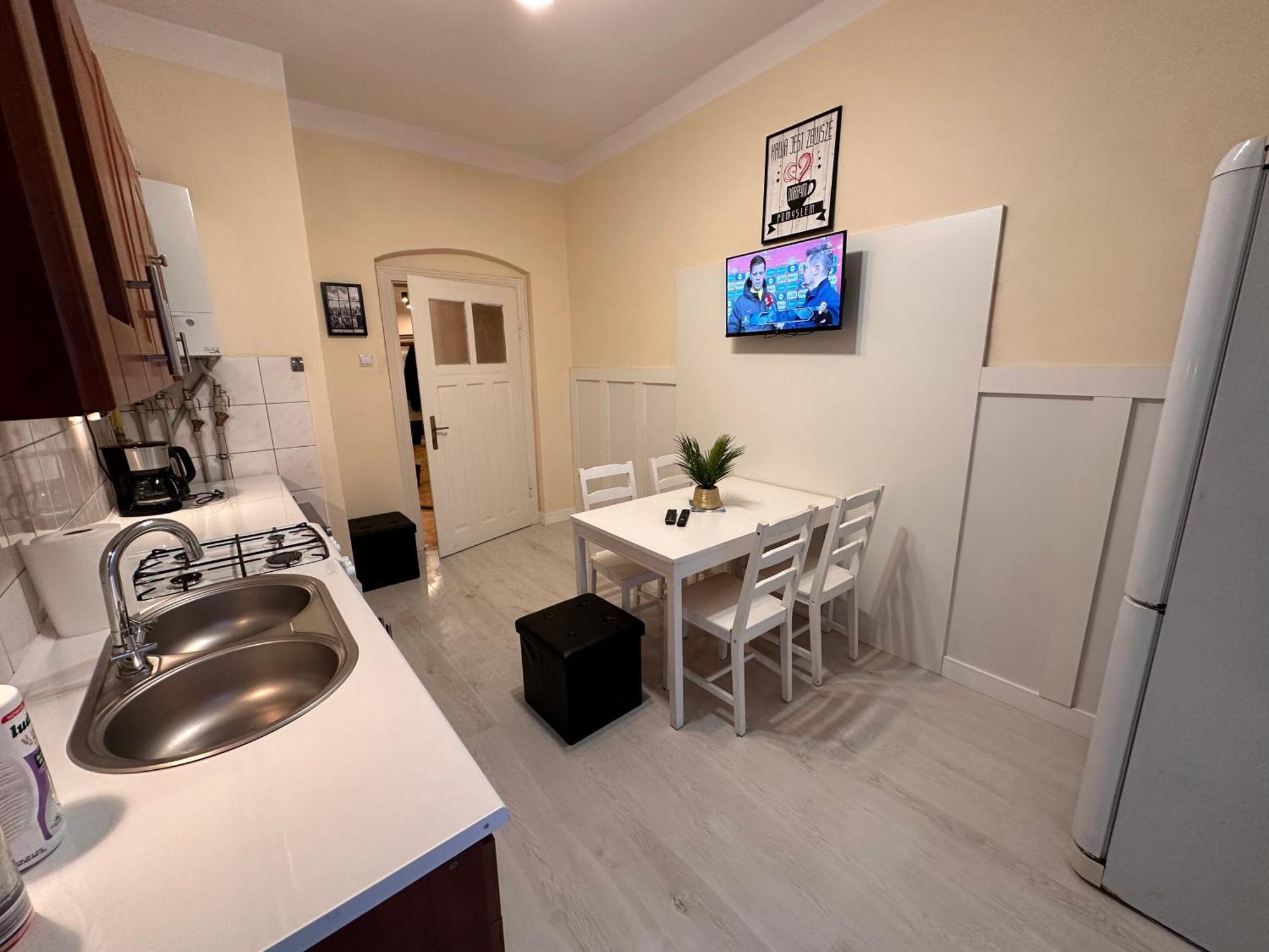 Apartamenty Ktw Central Station カトヴィツェ エクステリア 写真
